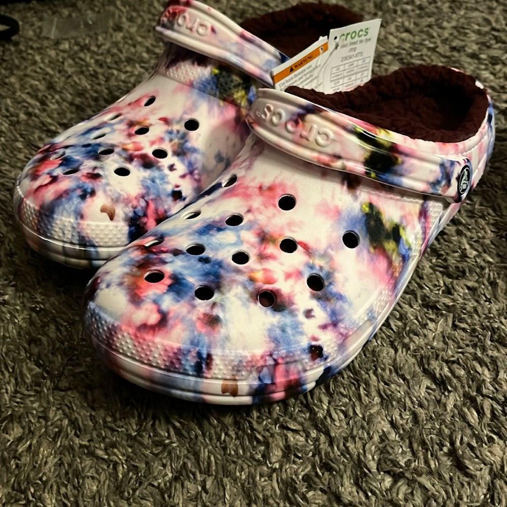 New Never Worn Multi Color Lined Crocs M10 W12